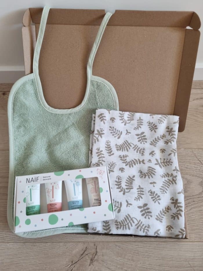 Brievenbus cadeaubox groen met Naïf